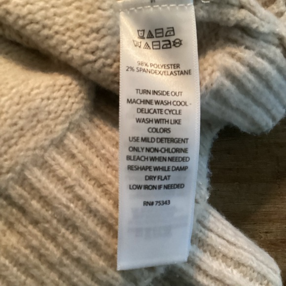 Cupcakes and Cashmere Sweater Women’s Size Small - Picture 4 of 5